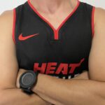 Camiseta Regata Basquete NBA Miami Heat Swingman - Jimmy Butler 22 - City Edition Preta 2024 Nike - Imagem 8