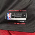 Camiseta Regata Basquete NBA Miami Heat Swingman - Jimmy Butler 22 - City Edition Preta 2024 Nike - Imagem 11