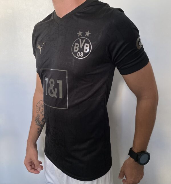 Camisa Borussia Dortmund Versão Jogador 2023-2024 All Black - Edição Especial Preta - Puma - Imagem 16