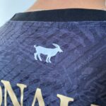 Camisa Portugal 2024 Versão Jogador - Cristiano Ronaldo 7 - Edição Especial GOAT Comma The Siu - Preta - Imagem 10