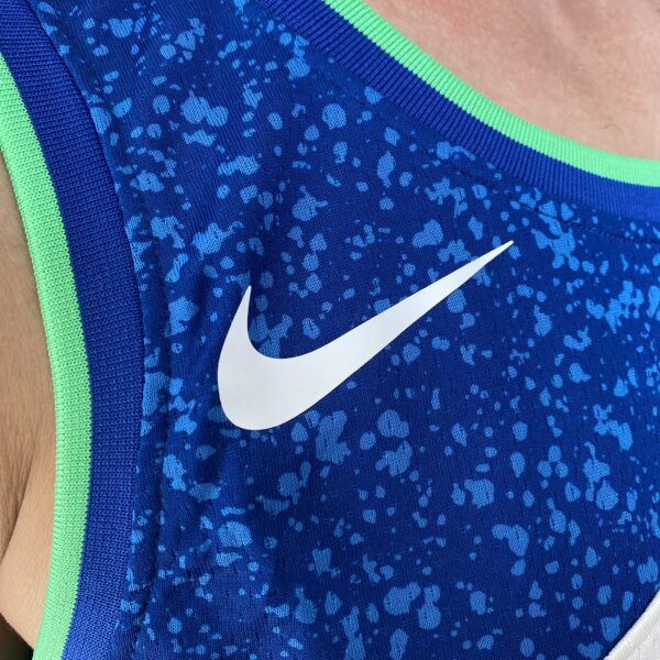 Camiseta Regata Basquete NBA – Milwaukee Bucks – Giannis Antetokounmpo 34 – City Edition 2024 – Nike – Azul - Imagem 5