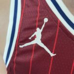 Kit Conjunto Camiseta Regata e Bermuda Short Basquete NBA All-Star Game Time Oeste 23 LeBron James Statement Edition Jordan Vermelho 2024 - Imagem 3