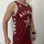 Kit Conjunto Camiseta Regata e Bermuda Short Basquete NBA All-Star Game Time Oeste 23 LeBron James Statement Edition Jordan Vermelho 2024 - Imagem 9
