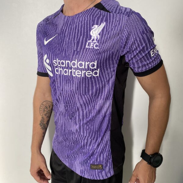 Camisa Liverpool Third 2024 Versão Jogador Roxa Nike - Imagem 11