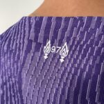 Camisa Liverpool Third 2024 Versão Jogador Roxa Nike - Imagem 18