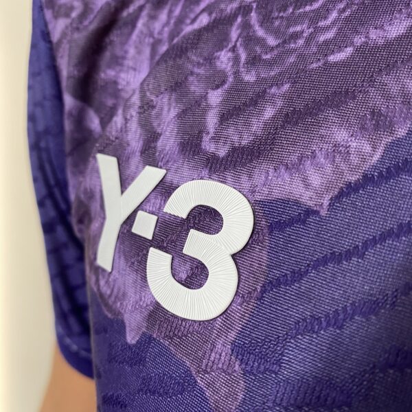 Camisa Real Madrid 4th Versão Jogador 2025 Edição Especial Adidas Y-3 Roxa - Imagem 5