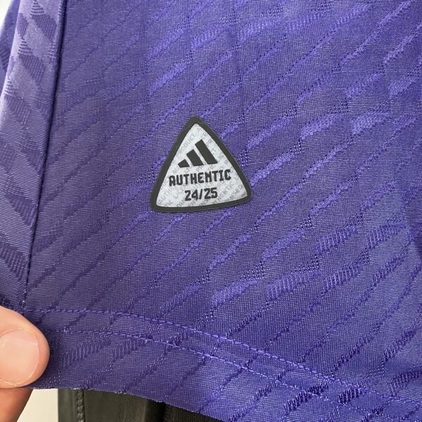 Camisa Real Madrid 4th Versão Jogador 2025 Edição Especial Adidas Y-3 Roxa - Imagem 12