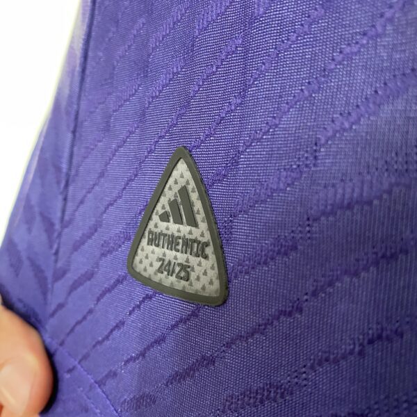 Camisa Real Madrid 4th Versão Jogador 2025 Edição Especial Adidas Y-3 Roxa - Imagem 13