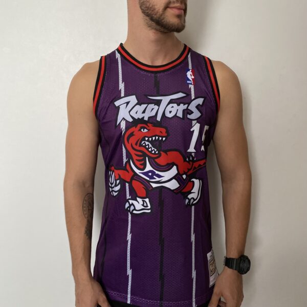 Camiseta Regata NBA Toronto Raptors 15 Carter Mitchell & Ness Roxa 1998/99 - Imagem 2