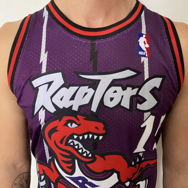 Camiseta Regata NBA Toronto Raptors 15 Carter Mitchell & Ness Roxa 1998/99 - Imagem 3