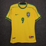Camisa Retrô Clássica Seleção Brasileira Brasil – Ronaldo 9 – Nike Masculina – Amarela – 1998 - Imagem 20