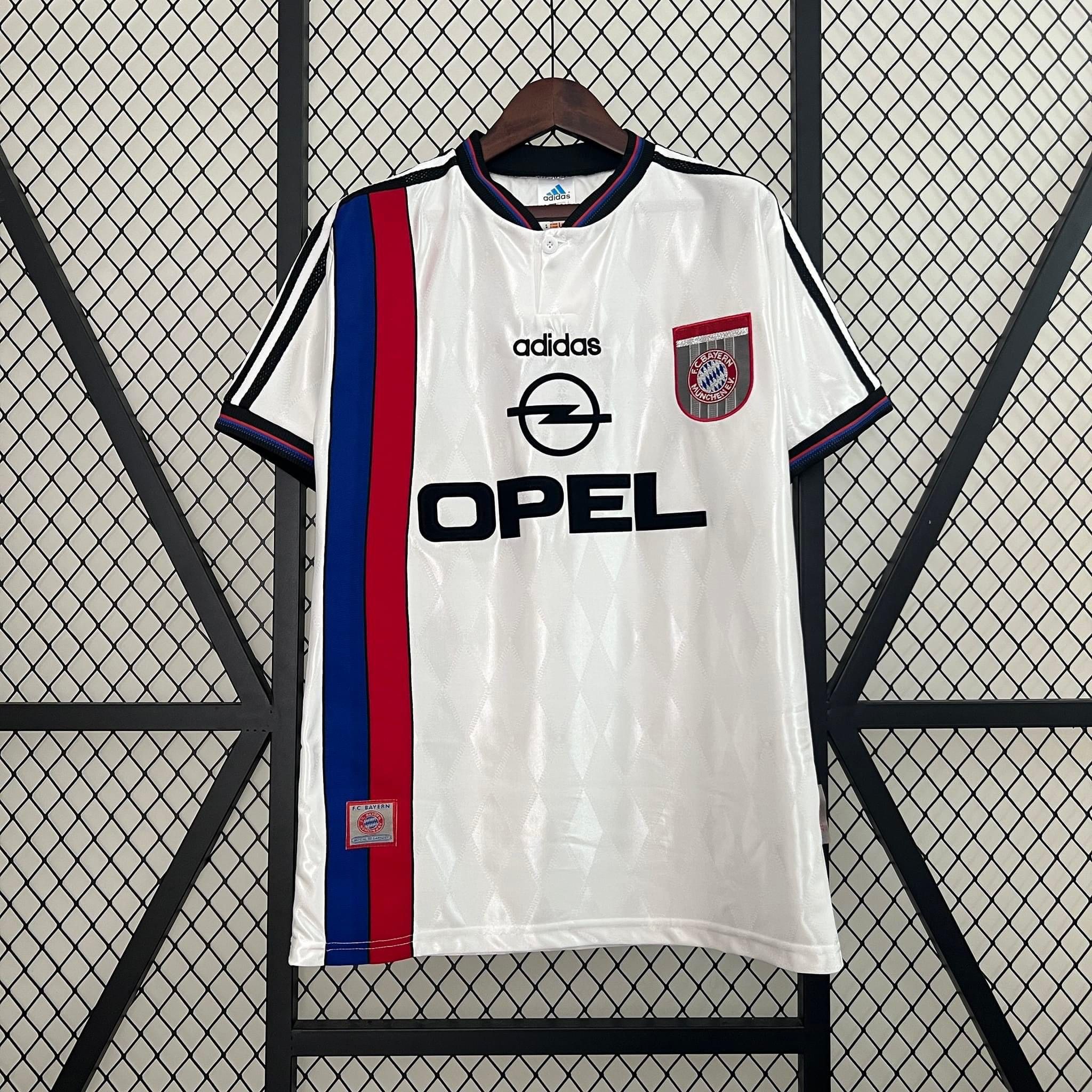 2024-05-19 20.50.40 Camisa Retrô Bayern Munique Away Torcedor 1996/97 Adidas - Imagem 1