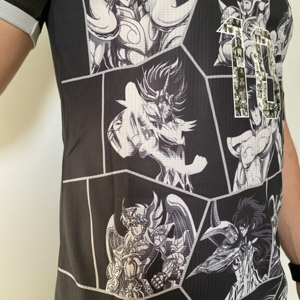 Camisa Seleção Japão - Edição Especial Versão Anime - Cavaleiros do Zodíaco - Tsubasa 10 - Versão Jogador 2022/23 Adidas - Preta - Imagem 13