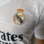 Camisa Real Madrid Home Versão Jogador 24/2025 Adidas Branca - Imagem 4