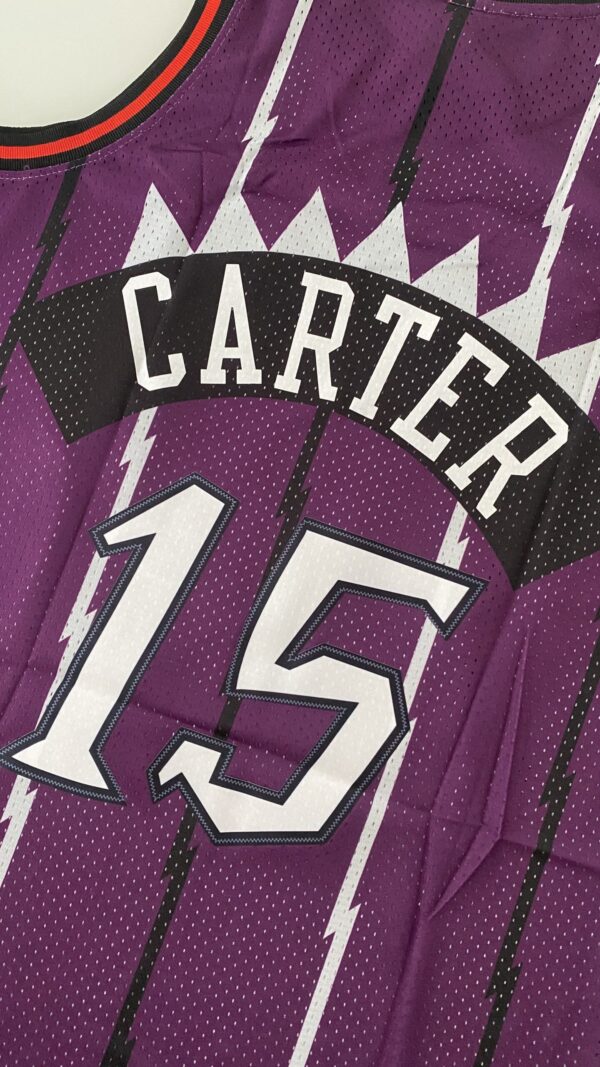 Camiseta Regata NBA Toronto Raptors 15 Carter Mitchell & Ness Roxa 1998/99 - Imagem 19