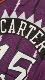 Camiseta Regata NBA Toronto Raptors 15 Carter Mitchell & Ness Roxa 1998/99 - Imagem 20