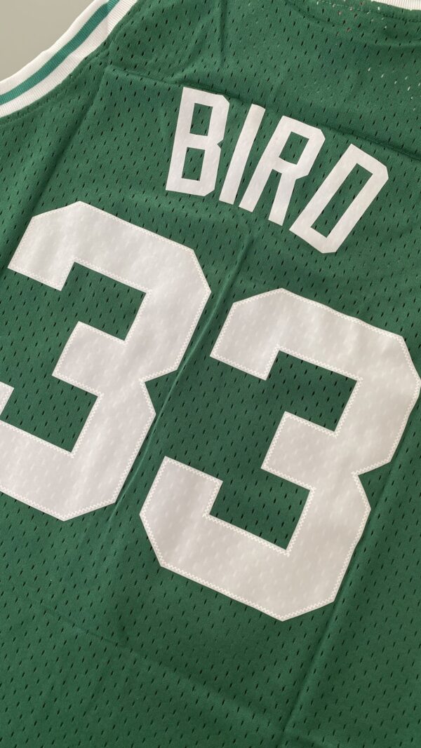 Camiseta Regata Basquete NBA Boston Celtics 33 Larry Bird Mitchell & Ness Verde 1985/86 - Imagem 24