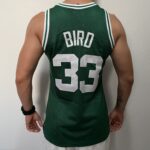 Camiseta Regata Basquete NBA Boston Celtics 33 Larry Bird Mitchell & Ness Verde 1985/86 - Imagem 14