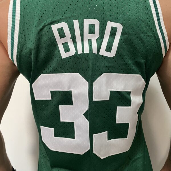 Camiseta Regata Basquete NBA Boston Celtics 33 Larry Bird Mitchell & Ness Verde 1985/86 - Imagem 15