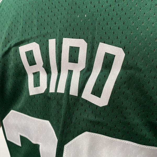 Camiseta Regata Basquete NBA Boston Celtics 33 Larry Bird Mitchell & Ness Verde 1985/86 - Imagem 16