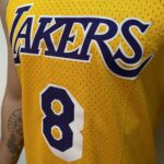Camiseta Regata Basquete NBA Los Angeles Lakers 8 Kobe Bryant Mitchell & Ness Amarela 1996/97 - Imagem 5