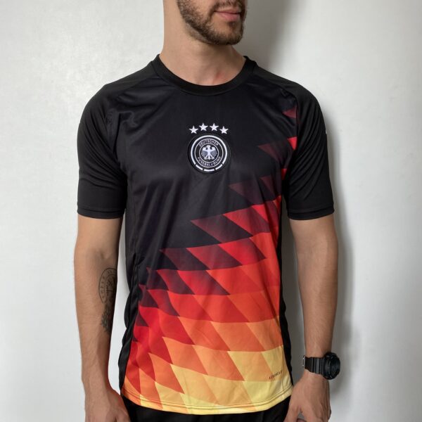 Camisa Seleção Alemanha Pré-Jogo 2024/25 - Torcedor Masculina - Preto Predominante - EuroCopa 2024 Adidas - Imagem 2
