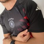 Camisa Seleção Alemanha Pré-Jogo 2024/25 - Torcedor Masculina - Preto Predominante - EuroCopa 2024 Adidas - Imagem 5