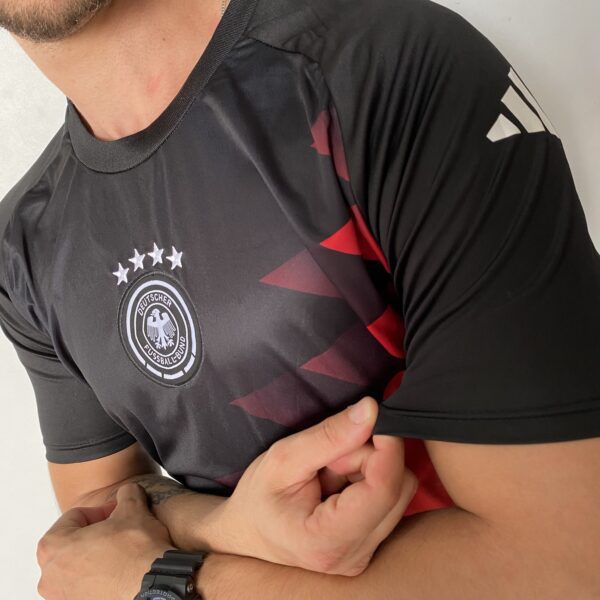 Camisa Seleção Alemanha Pré-Jogo 2024/25 - Torcedor Masculina - Preto Predominante - EuroCopa 2024 Adidas - Imagem 5