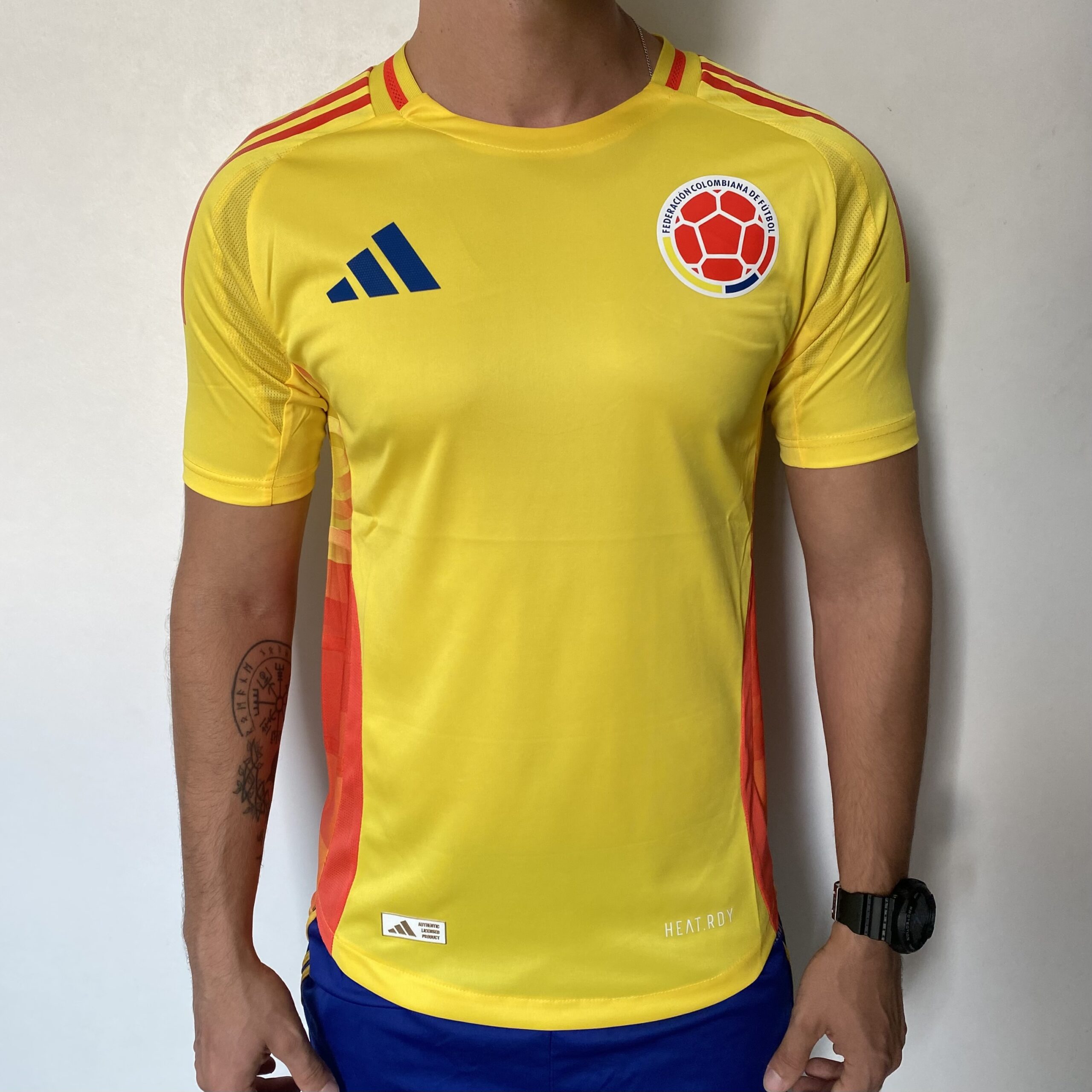 2024-08-21 16.11.17 Camisa Seleção Colômbia Home Versão Jogador Copa América 2024/25 Amarela Adidas - Imagem 1