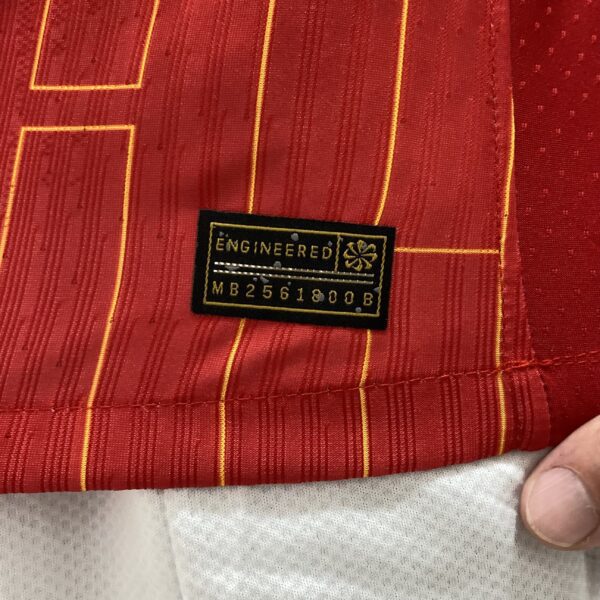 Camisa Liverpool Home Versão Jogador 2025 Nike Vermelha - Imagem 9