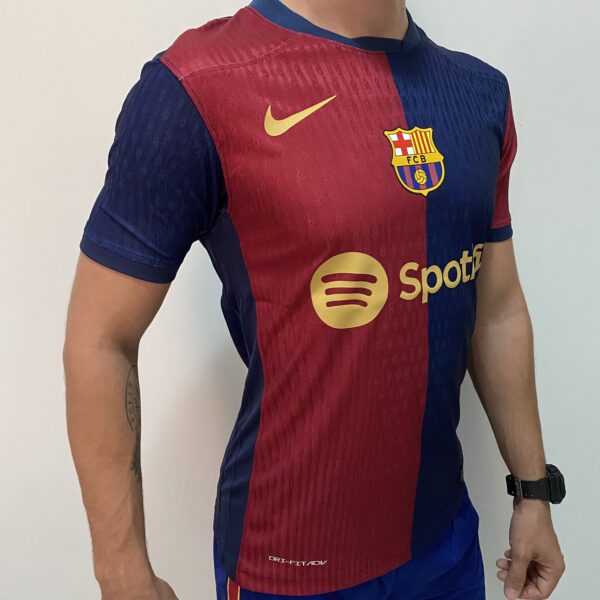 Camisa Barcelona Home Versão Jogador 24/2025 Nike - Imagem 9