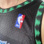 Camiseta Regata Basquete NBA Minnesota Timberwolves 21 Kevin Garnett 21 Mitchell & Ness Preta 1997/98 - Imagem 4