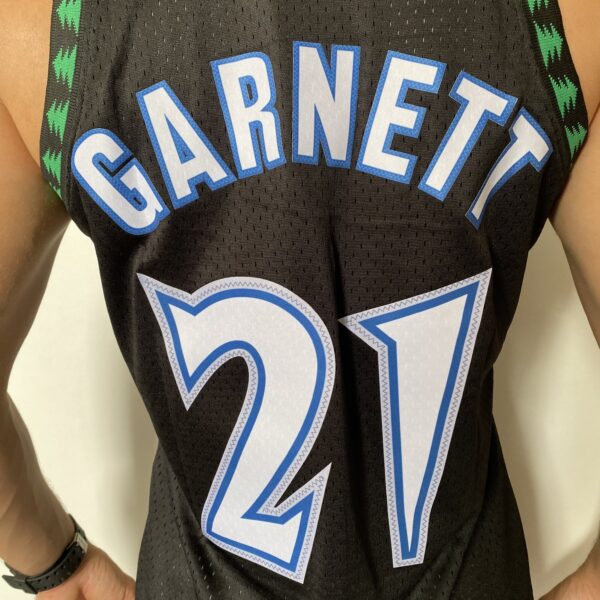 Camiseta Regata Basquete NBA Minnesota Timberwolves 21 Kevin Garnett 21 Mitchell & Ness Preta 1997/98 - Imagem 13
