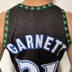 Camiseta Regata Basquete NBA Minnesota Timberwolves 21 Kevin Garnett 21 Mitchell & Ness Preta 1997/98 - Imagem 14