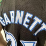 Camiseta Regata Basquete NBA Minnesota Timberwolves 21 Kevin Garnett 21 Mitchell & Ness Preta 1997/98 - Imagem 15