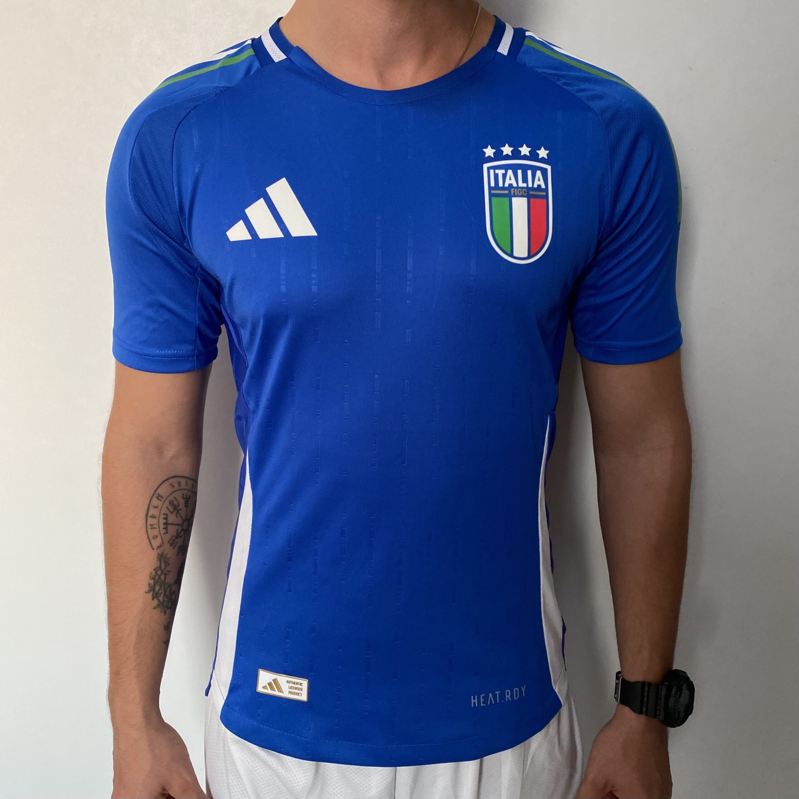 2024-08-21 16.52.34 Camisa Seleção Itália Home Versão Jogador EuroCopa 2024 Azul Adidas - Imagem 1