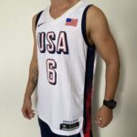 Camiseta Regata Basquete USA EUA Seleção Estados Unidos Jogos Olimpícos Paris 2024 Branca Nike - Imagem 45