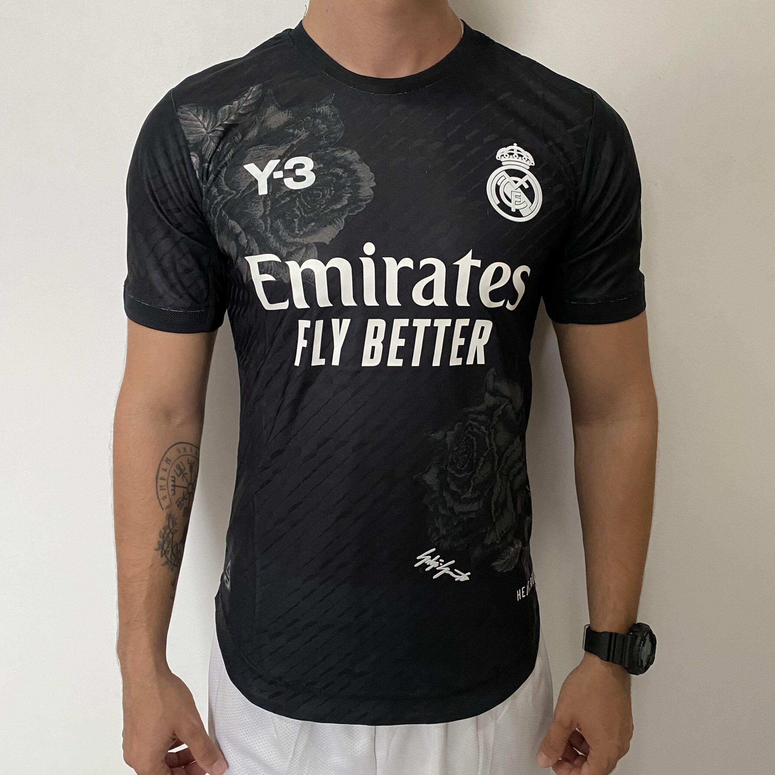2024-08-30 16.56.09 Camisa Real Madrid 4th Goleiro Versão Jogador 2025 Edição Especial Adidas Y-3 Flor Preta - Imagem 1
