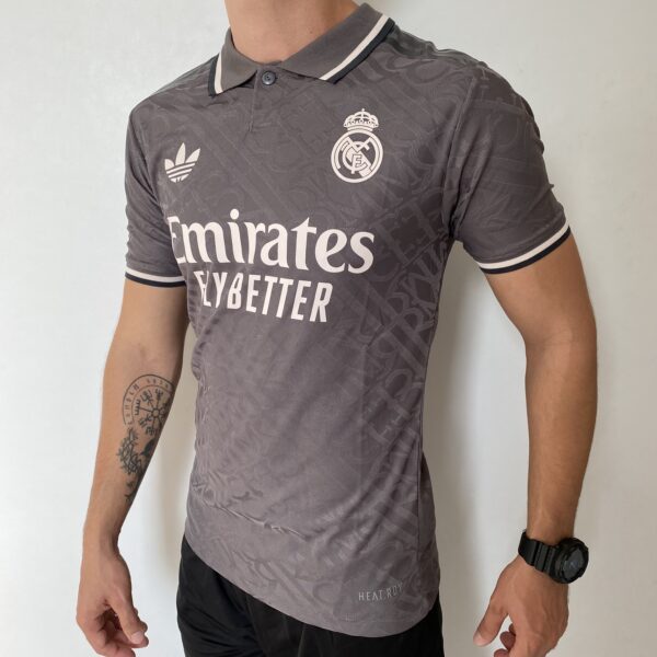 Camisa Real Madrid Third Versão Jogador 24/2025 Cinza Adidas - Imagem 8