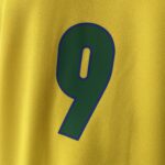 Camisa Retrô Clássica Seleção Brasileira Brasil – Ronaldo 9 – Nike Masculina – Amarela – 1998 - Imagem 11