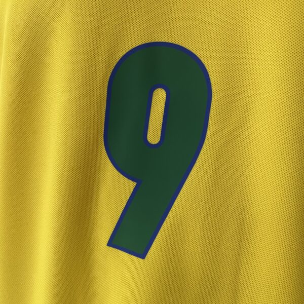 Camisa Retrô Clássica Seleção Brasileira Brasil – Ronaldo 9 – Nike Masculina – Amarela – 1998 - Imagem 11