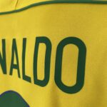 Camisa Retrô Clássica Seleção Brasileira Brasil – Ronaldo 9 – Nike Masculina – Amarela – 1998 - Imagem 15