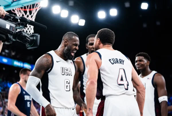 Camiseta Regata Basquete USA EUA Seleção Estados Unidos Jogos Olimpícos Paris 2024 Branca Nike - Imagem 34