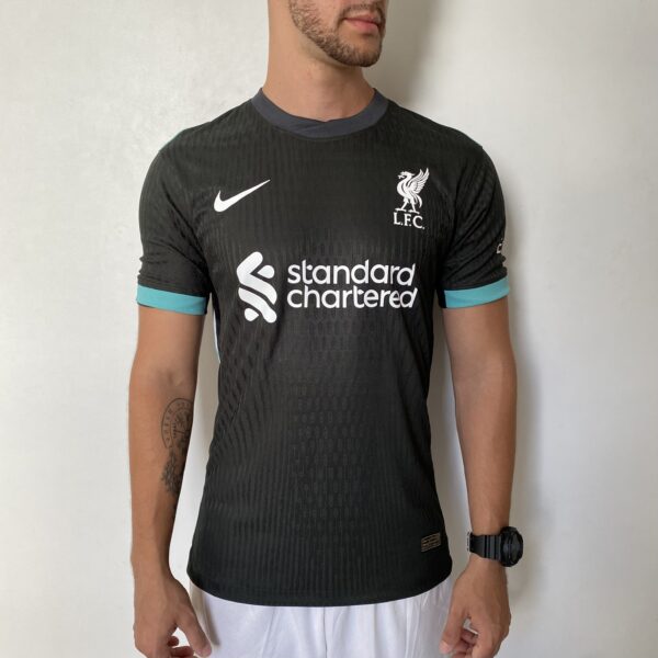 Camisa Liverpool Away Versão Jogador 24/2025 Preta Verde Escura Nike - Imagem 2