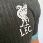Camisa Liverpool Away Versão Jogador 24/2025 Preta Verde Escura Nike - Imagem 4