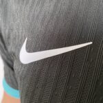 Camisa Liverpool Away Versão Jogador 24/2025 Preta Verde Escura Nike - Imagem 5