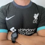Camisa Liverpool Away Versão Jogador 24/2025 Preta Verde Escura Nike - Imagem 6