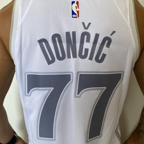 Camiseta Regata Basquete NBA Dallas Mavericks City Edition 2025 Nike - Imagem 16