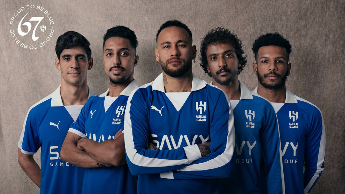 Colecao-de-67-anos-do-Al-Hilal-2024-PUMA-1170x658 Camisa Al-Hilal Especial 24/2025 Versão Torcedor Azul Puma - Imagem 1