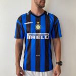 Camisa Retrô Inter de Milão Home 1997/1998 - Ronaldo 10 - Umbro - Azul Preta - Imagem 2